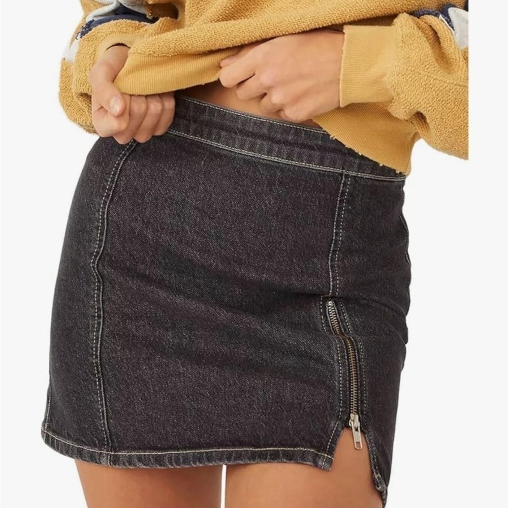 Free People Women’s Midnight Magic Zip-Front Denim Mini Skirt Starless b…